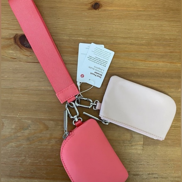 ❣️SOLD❣️ NEW Lululemon Dual Pouch Wristlet Pink Mist/Raspberry Cream/White - Picture 2 of 9